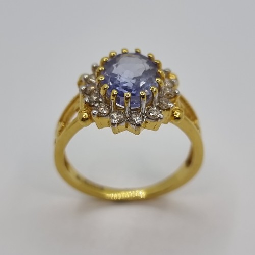 370 - A beautiful 14k Gold Ring (stamped) with a large oval cut natural Sapphire 3.6cts . Surrounded by 15... 