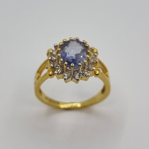 370 - A beautiful 14k Gold Ring (stamped) with a large oval cut natural Sapphire 3.6cts . Surrounded by 15... 