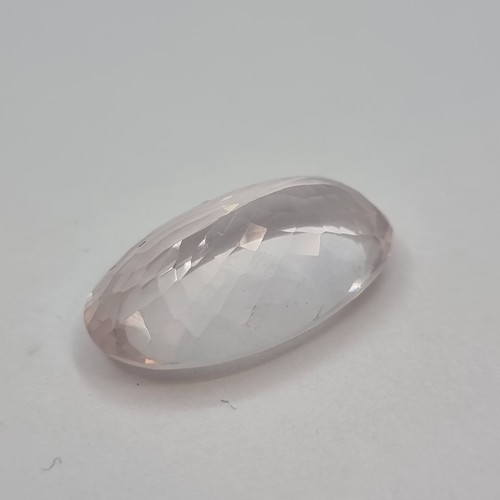 372 - Lovely natural Rose Quartz gemstone 25.5 cts With COA.