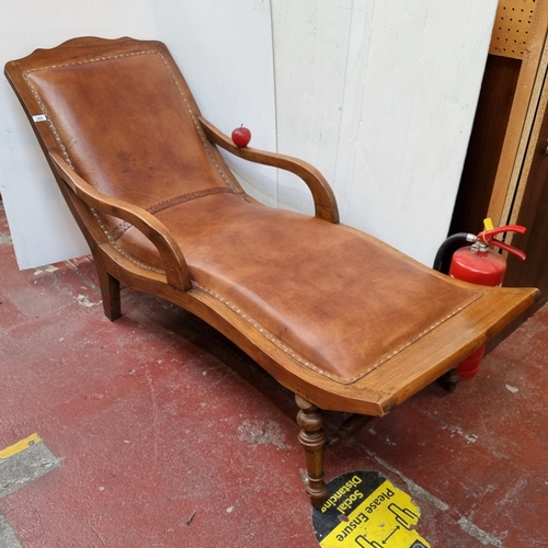 380 - Star lot ; A very handsome vintage Daybed / Therapist's bed with a sinuous oak frame and a chestnut ... 