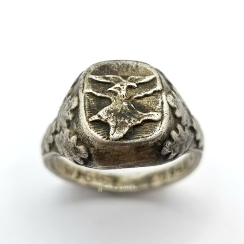 394 - A 800 silver WW2 Luftwaffe ring, Engraved inside FLUV 9/JG 52 1941 Krim