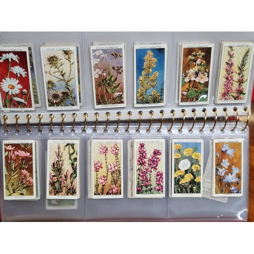 364 - A huge, very fine album of vintage cigarette cards. All in great collection and neatly organized ins... 
