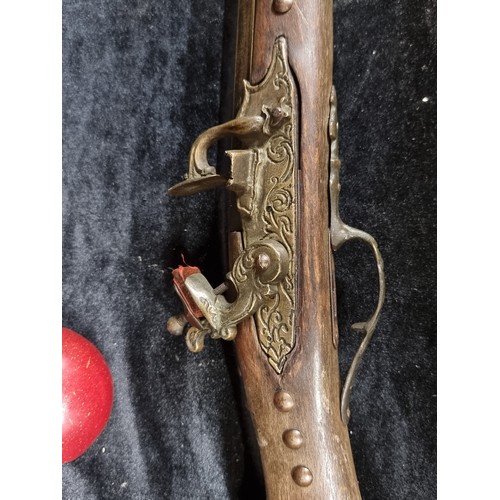 196 - A heavy wooden and brass Flintlock Blunderbuss with a short, large caliber barrel which is flared at... 