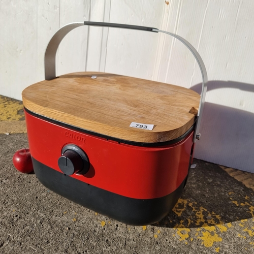 793 - A Calor portable gas barbecue with wooden lid