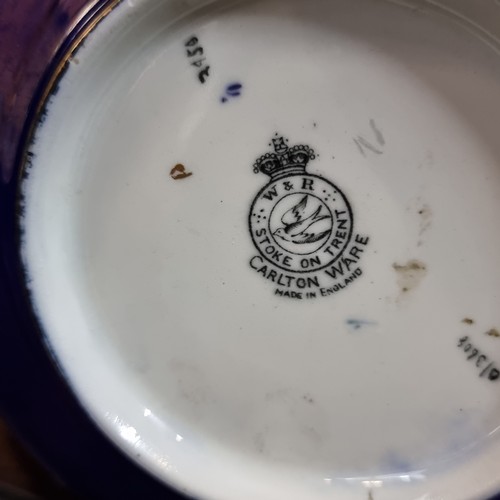 518 - A beautiful Carlton ware hand painted lustre finished bowl in the Micado pattern dating to the 1920s... 