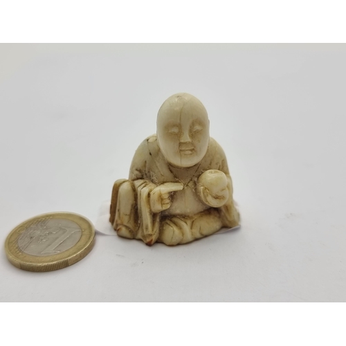 424 - A finely carved Victorian ivory Buddha figure. Dimensions 4 x 3.5cm.