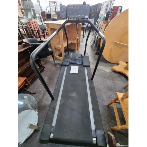 363 - Star Lot : a commercial quality, full size Gym A Star Trac 2000 treadmill. With safety handrails. Lt... 