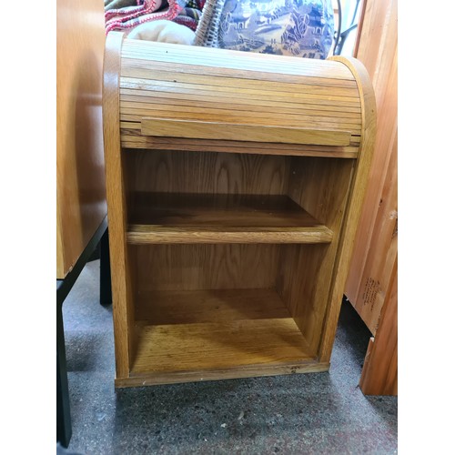 532 - A handsome wooden counter-top unit with a beautiful tambour rolling door and one interior shelf. Per... 