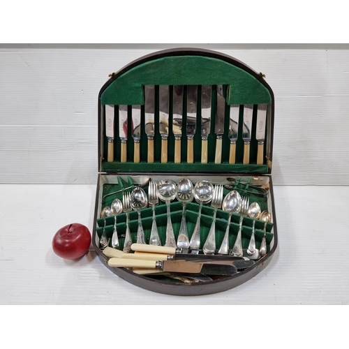 762 - A Lovely antique cutlery set in a fitted box. Really nice set.