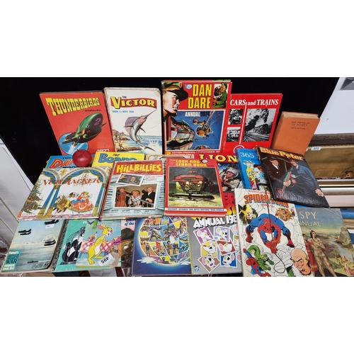 167 - A large box of twenty-six vintage children's reference books and annuals dating to the 1970s. Includ... 