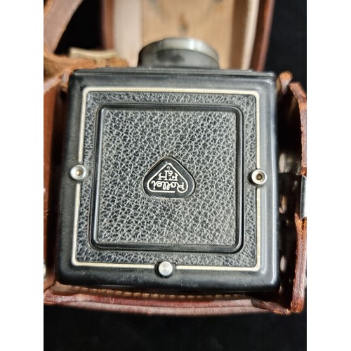 791 - A Rollei Rolleicord IV camera. Rolleicord TLR manufactured from 1958 to 1961. In a leather carry cas... 