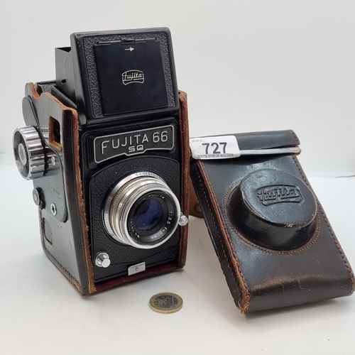 727 - A vintage Fujita 66 SQ TLR camera (model 594243) circa 1960 in its original brown leather case.Looks... 