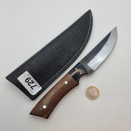 729 - A good sized 4 inch hunting knife with damask steel blade and  wooden handle and leather holster. Ve... 