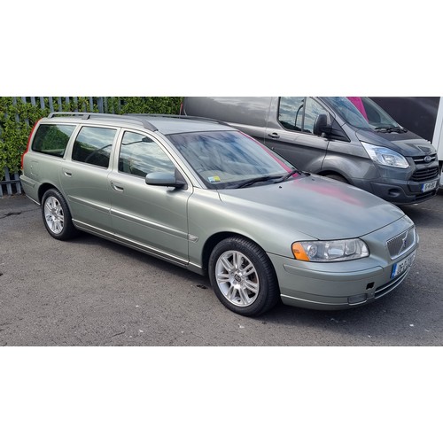 740 - Motor Car : Volvo 2006 V70 2.0T Se 5 Dr. Antique dealers special. Green Volvo estate with lots of ex... 