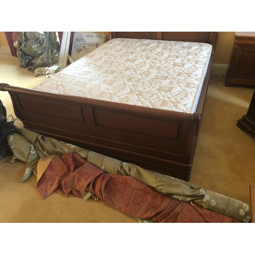 348 - Star lot a Super Red mahogany excellent quality, slay bed With head board, foot board, Slats and a K... 