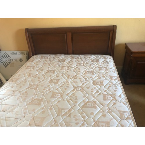 348 - Star lot a Super Red mahogany excellent quality, slay bed With head board, foot board, Slats and a K... 