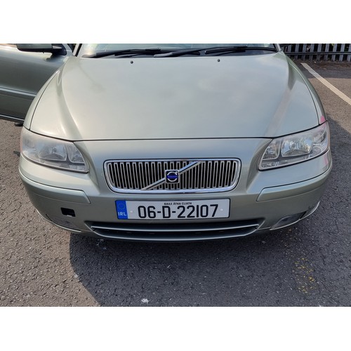 740 - Motor Car : Volvo 2006 V70 2.0T Se 5 Dr. Antique dealers special. Green Volvo estate with lots of ex... 