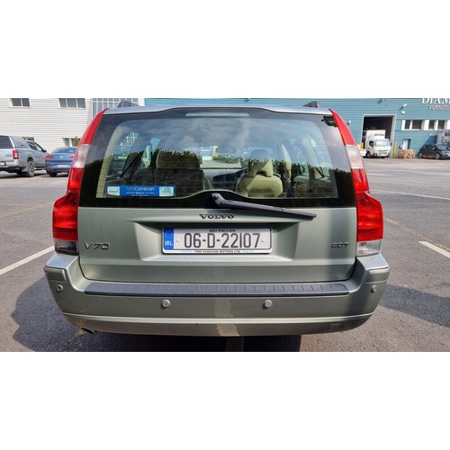 740 - Motor Car : Volvo 2006 V70 2.0T Se 5 Dr. Antique dealers special. Green Volvo estate with lots of ex... 