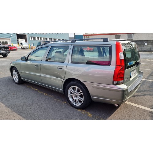 740 - Motor Car : Volvo 2006 V70 2.0T Se 5 Dr. Antique dealers special. Green Volvo estate with lots of ex... 