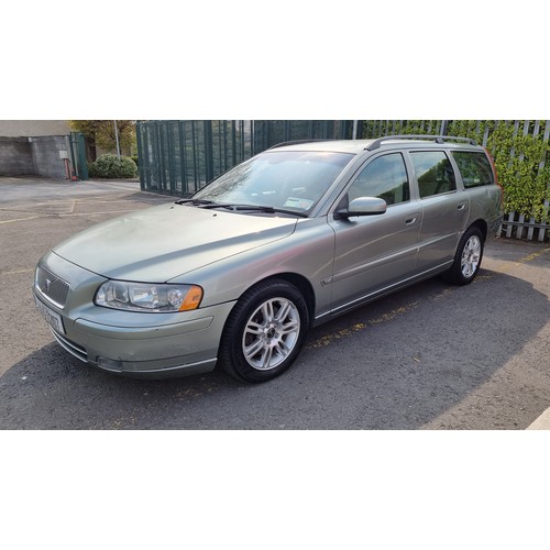 740 - Motor Car : Volvo 2006 V70 2.0T Se 5 Dr. Antique dealers special. Green Volvo estate with lots of ex... 