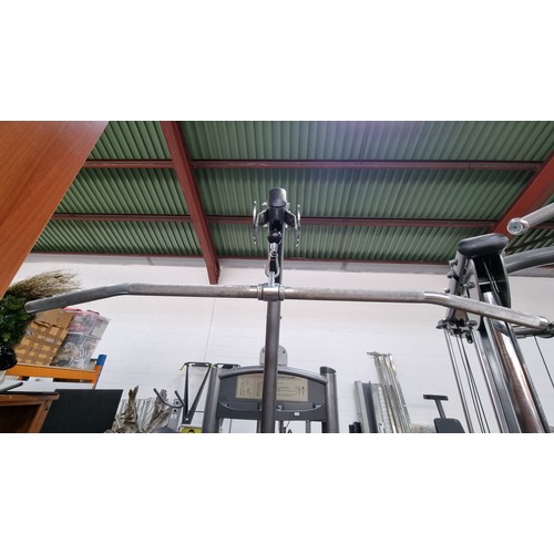 537 - star Lot : A commercial quality lateral pull down/ vertical row machine. With stacking weights with ... 