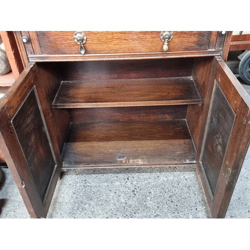 583 - A good quality vintage Tobacco oak writing bureau, with gallery back, seven pigeon holes to interior... 