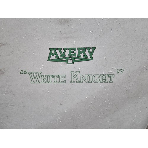 359 - A large vintage Avery ''White Knight'' grocer's weighing scales to weigh up to 20 lbs. With two matc... 