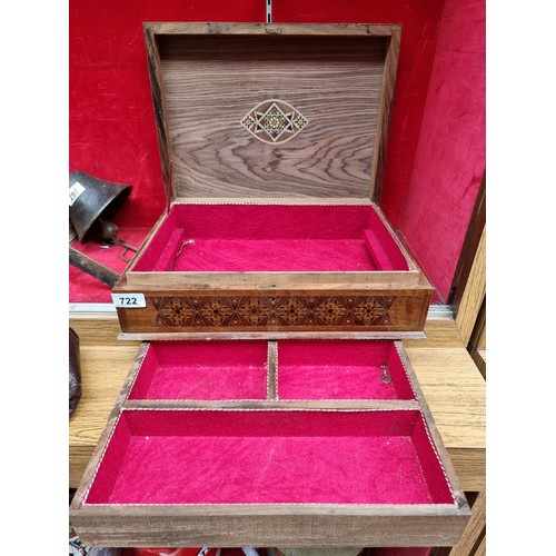 722 - An absolutely beautiful large wooden Jewellery box with fabulous parquetry and mother of pearl inlay... 