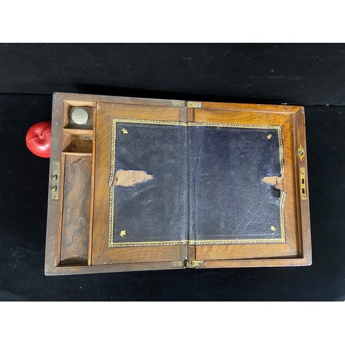 119 - A beautiful wooden antique portable writing slope which fold open to reveal leather topped surface w... 