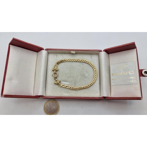 34 - A 9ct gold twist link bracelet, set with Lapis Lazuli accents to clasp. Length of bracelet: 17cm.  C... 
