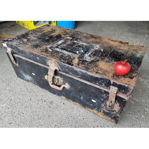 791 - A very large vintage metal trunk with carry handle and a large clasp lock system.