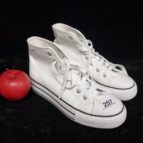 257 - A pair of new white high top ladies sneakers. UK size 5.