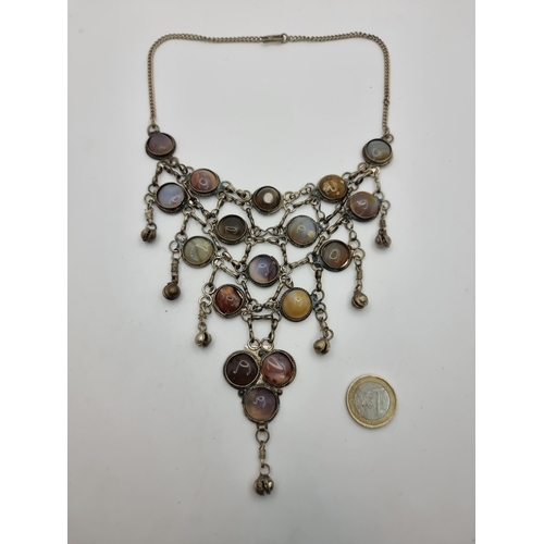 401 - An attractive seventeen agate stone choker style vintage necklace, with shell designed accents. Leng... 