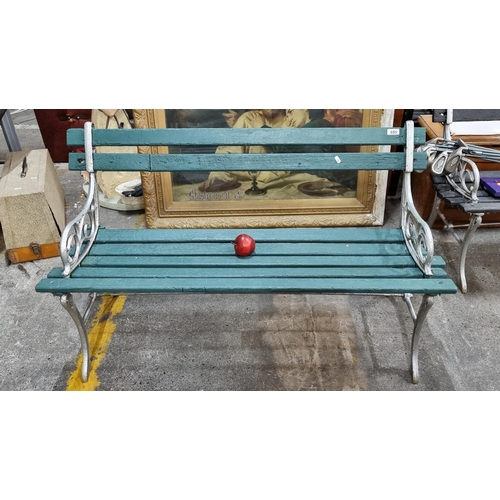 659 - A lovely vintage garden bench with cast iron legs finished in green and silver.