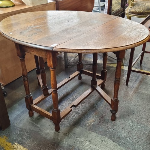 398 - A very handsome Edwardian oak gate leg drop leaf table with turned stretcher supports.