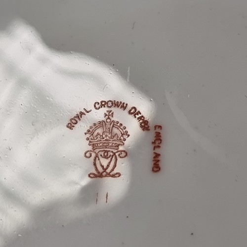 651 - A beautiful example of a vintage 1927 Royal Crown Derby English fine bone china plate in the 