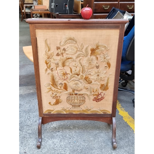 303 - A beautiful vintage fire screen with a hand embroidered image of a bouquet of flowers.