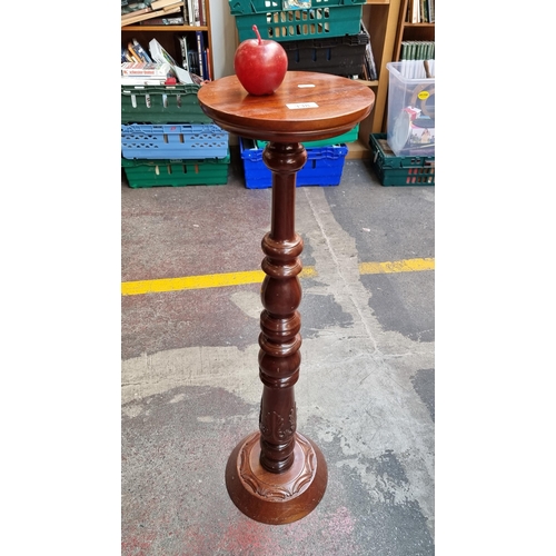 338 - A very elegant plant stand, with an extravagantly turned stem and carved acanthus leaf boarder.