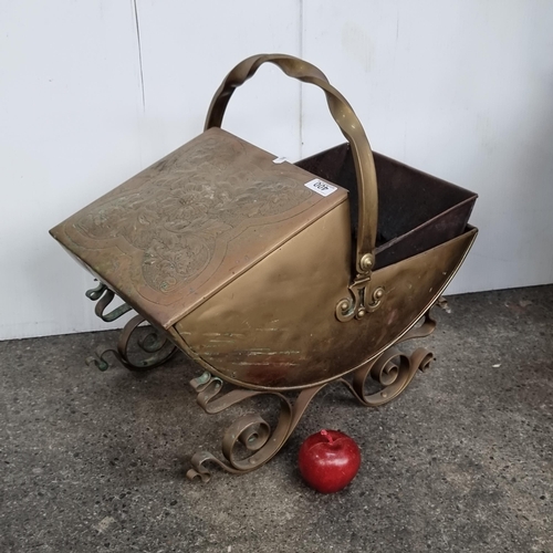 400 - A stunning brass antique coal scuttle. With hand hammered floral relief, twisted handle and spiral s... 