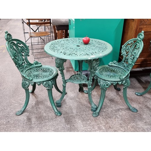 290 - Star Lot: Original Victorian very very heavy Fantastic 3 piece cast metal garden set with round tabl... 