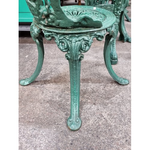 290 - Star Lot: Original Victorian very very heavy Fantastic 3 piece cast metal garden set with round tabl... 