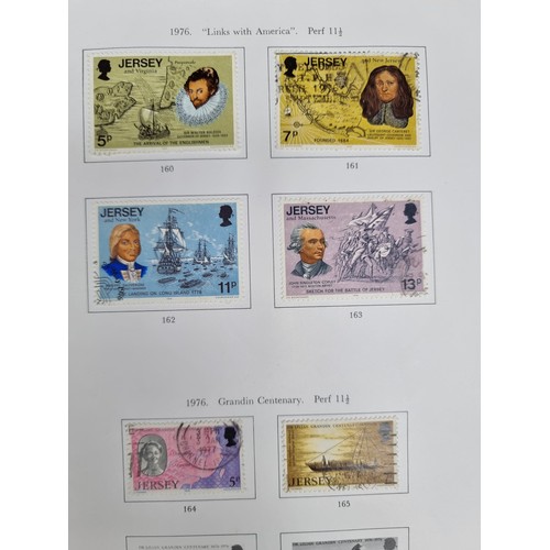 272 - The New Age pictorial stamp album by ''Stanley Gibbons Limited''. With mint and high value sets.