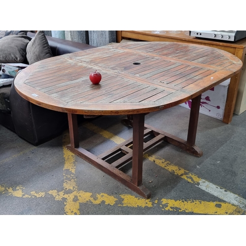 315 - A lovely large extendable wooden outdoor dining table with hole in centre for umbrella. Mm: L164cm x... 