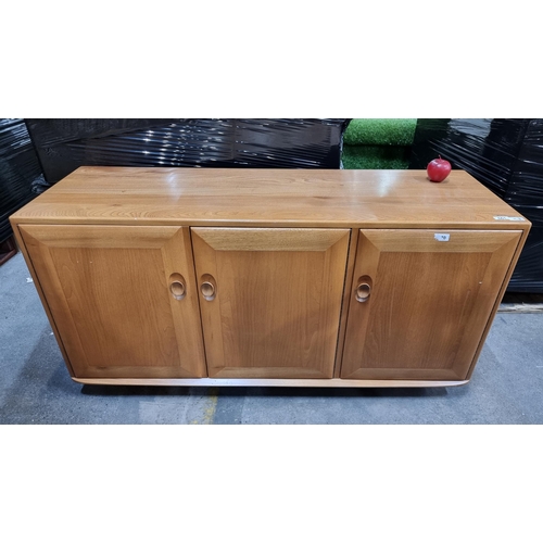 661 - Star lot : A stunning Ercol Mid-Century elm sideboard. With dovetail joints, beautifully figured woo... 