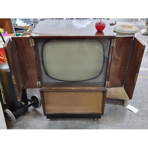 666 - A super cool PYE television (Model no: V3101) c.1960's, housed in a very nice lacquered cabinet, wit... 