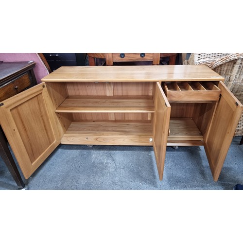 661 - Star lot : A stunning Ercol Mid-Century elm sideboard. With dovetail joints, beautifully figured woo... 