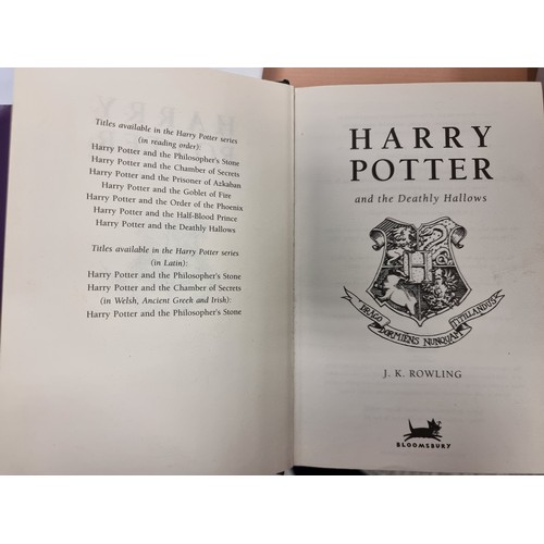 432 - A hardback first edition of Harry Potter and the Deathly Hallows by J.K Rowling. Book in very good c... 