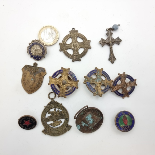 29 - An assortment of 11 badges, including three Irish Eucharistic congress 1932 badges, A Soviet Russian... 