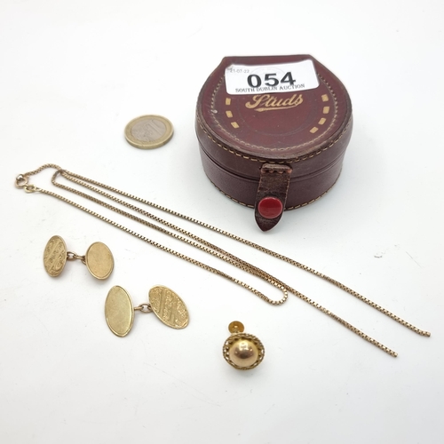 54 - Three 9ct gold items, consisting of a nice pair of cuff links and two further gold items. Total weig... 