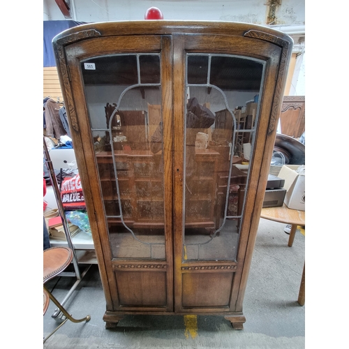 565 - A beautiful Art Deco  display case with glass fronted leaded doors, recessed panels, carved accents ... 